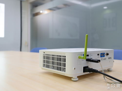 明基e582專業(yè)辦公投影儀,體驗(yàn)智能開會(huì)時(shí)刻